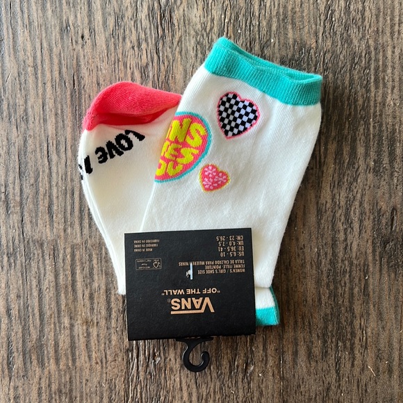 Vans Accessories - Vans crew sock: 🩷 “Vans loves you” w/checkered accent. Women’s 6.5-10. NWT